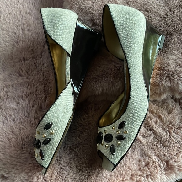 Arturo Chiang beige brown low heel shoe. - Picture 8 of 12